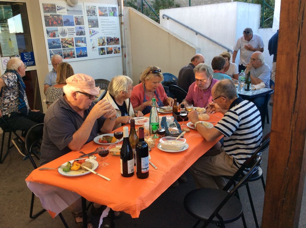 Repas après la régate de dimanche 10 oct